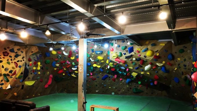 福岡県のクライミング施設「STUMP CLIMBING（スタンプクライミング）」